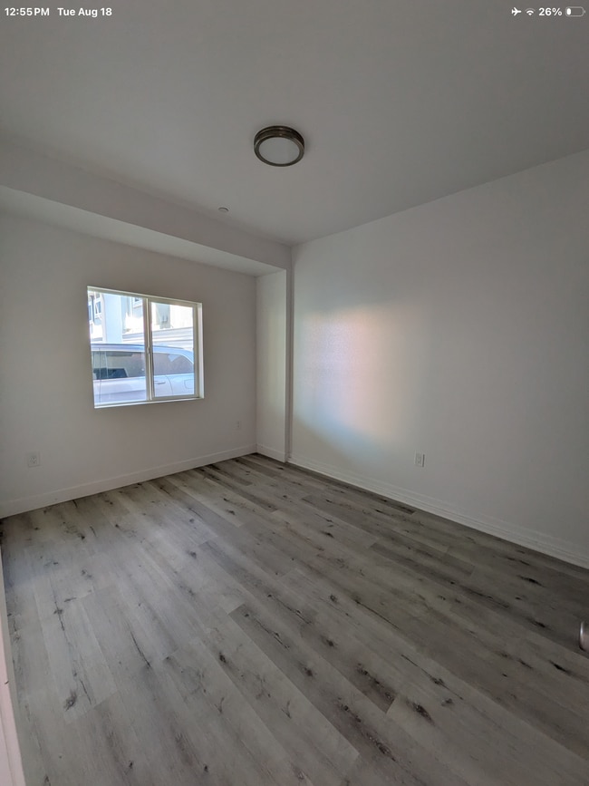 Photo - 11033 Burin Ave