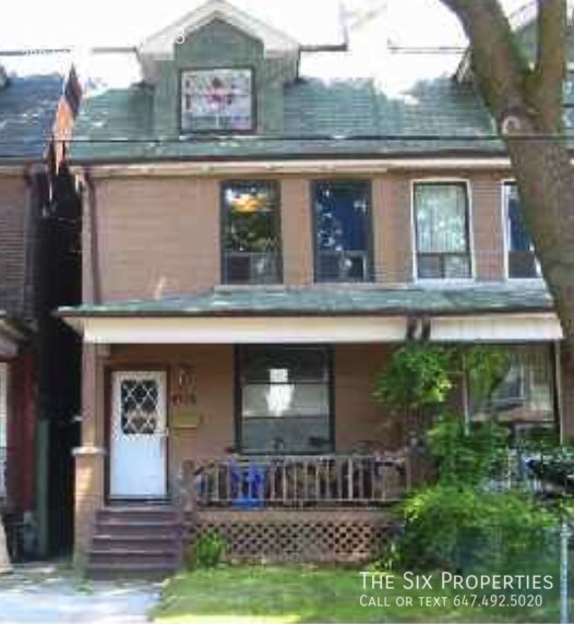 Building Photo - Two Bedroom Apartment Unit 3