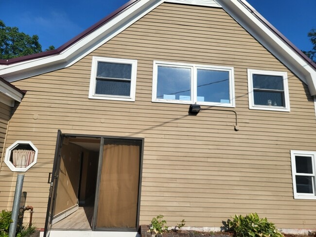 Building Photo - 112 Lafayette Rd Unit 2