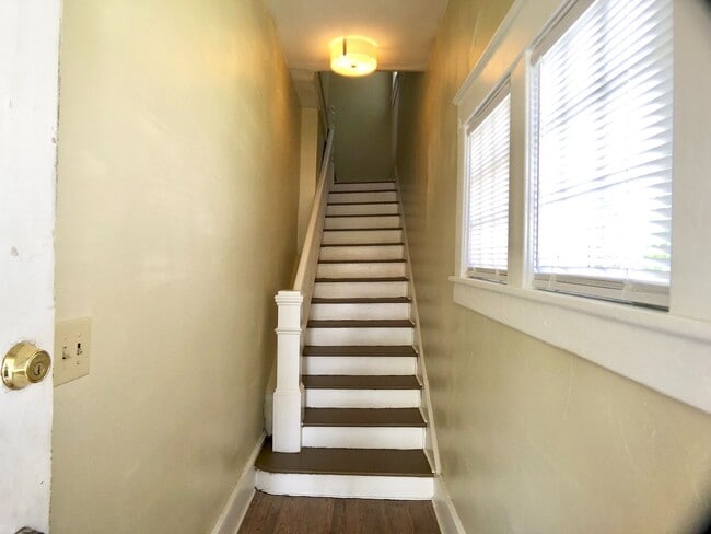Photo - Great 2nd floor apt next to Greensboro College and convenient to downtown!