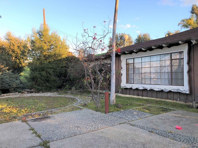 Photo - 1148 E Maplegrove St House