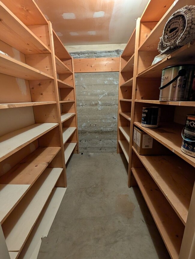 Photo - Spacious 3 Bedroom Normal Hill House with Large Garage