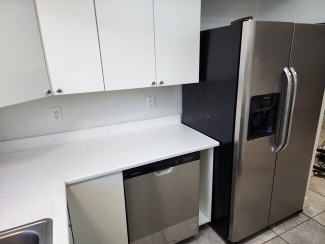 Kitchen 3 - 3001 S Pines Dr