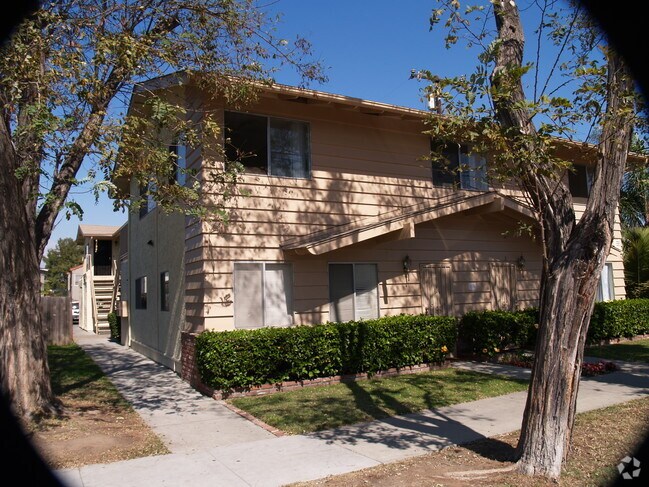 Photo - 2415 E. 6th Street Apartments