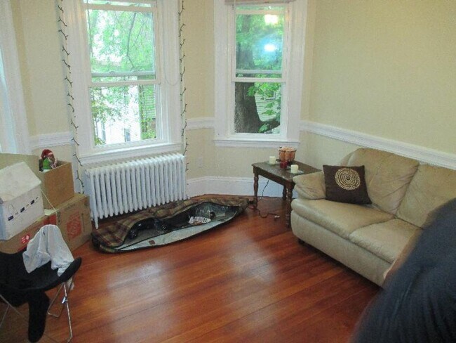 Photo - Renovated 5 Bed in Brighton – Central Air – W/D in Unit – 9/1 Move-In