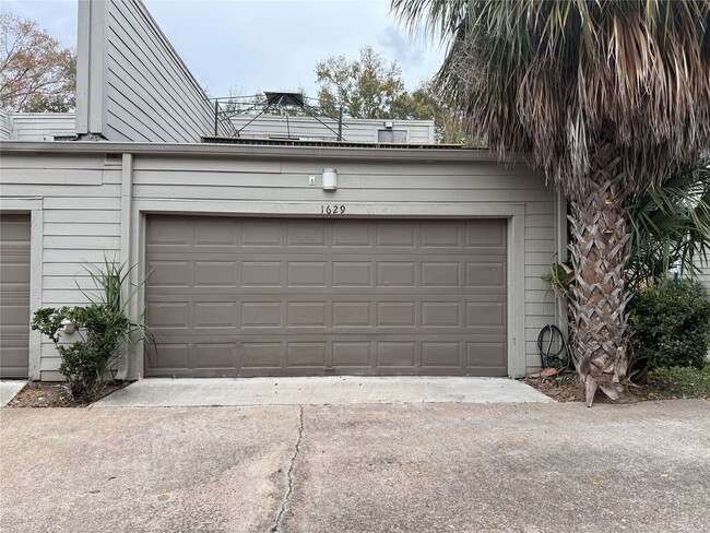 Building Photo - 1629 S Kirkwood Rd Unit 202