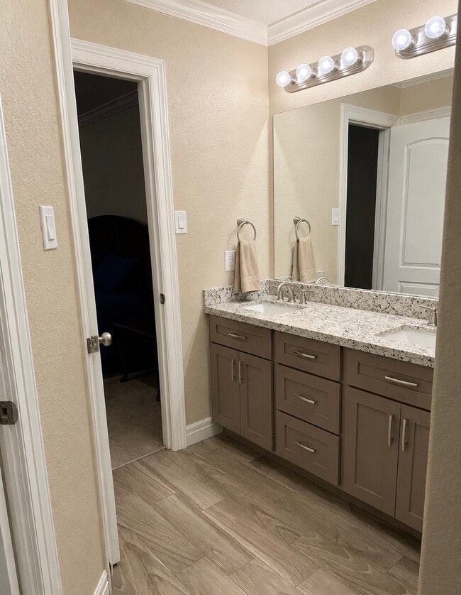 Photo - 107 N 3rd St