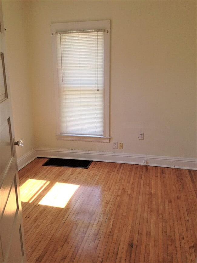 Photo - 107 4th Ave SE
