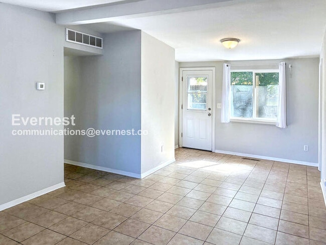 Photo - 621 W Prospect Rd