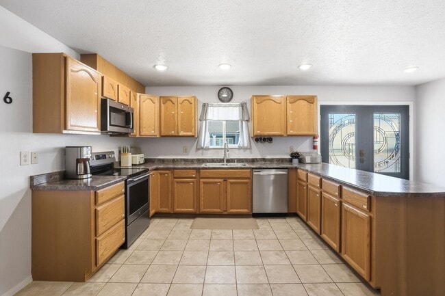 9525-9529 E Mission Ave