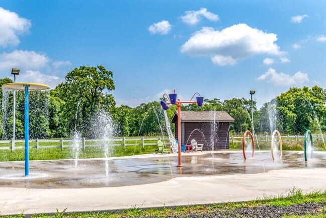 Photo - 176 Wood Fern Dr