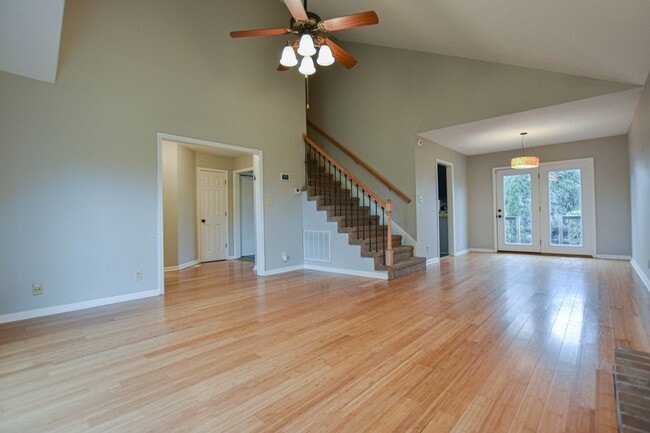 Photo - Pet Friendly Three Bedroom!