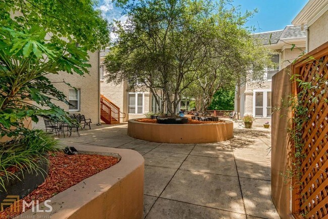 Photo - 1118 Rosedale Dr NE