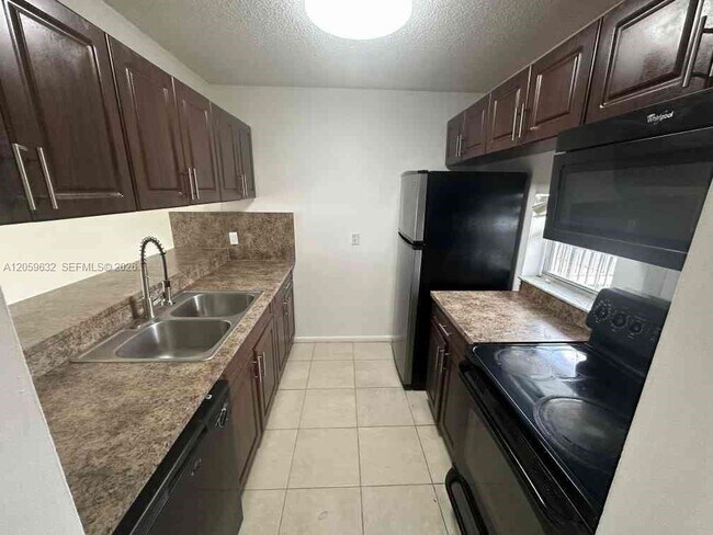 Photo - 8620 N Sherman Cir Unit 503