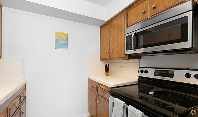 Building Photo - 41 Phillips St Unit 9 Rental