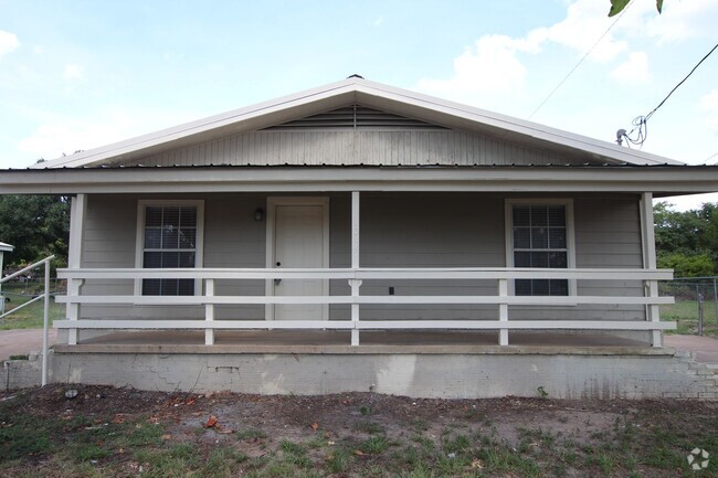 Building Photo - Remodeled 2 bedroom 1 bath rental in West ...