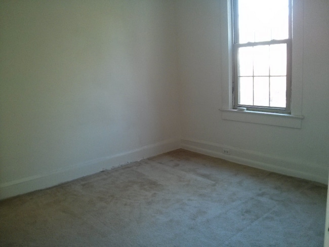 Photo - 2425 Ontario Rd NW
