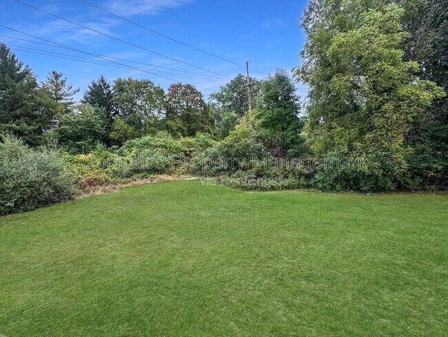 Photo - 2071 Andrew St SE