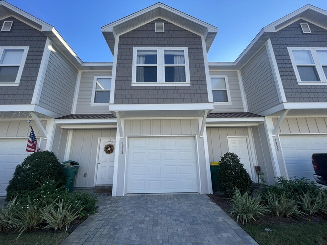 Photo - 1832 Stable Ln Townhome