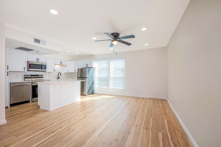 Cozy 2B Townhome