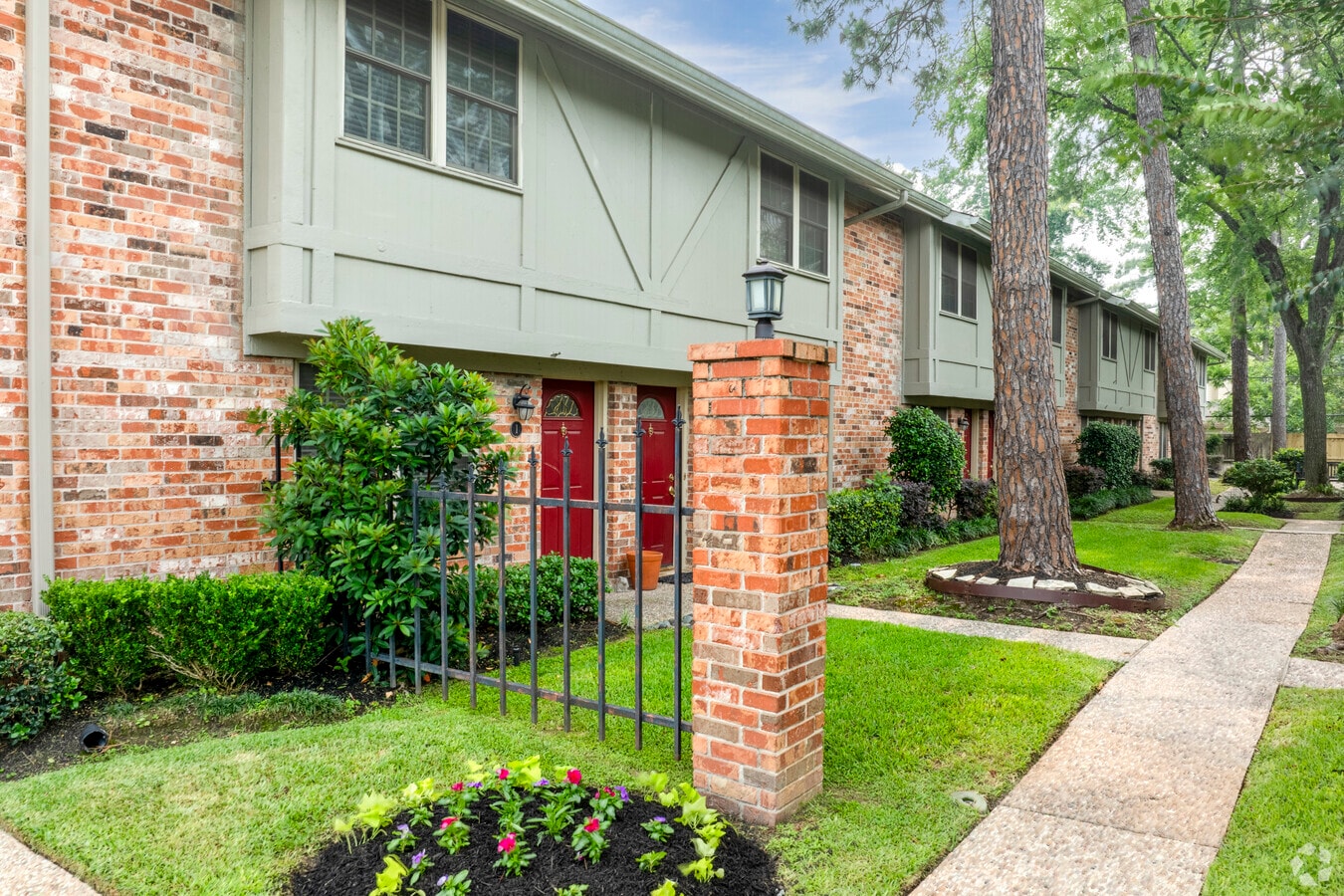 515 Tallowood Rd - Alternativo - Tallowood Townhomes