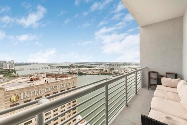 Building Photo - 335 S Biscayne Blvd Unit LPH-02 Rental