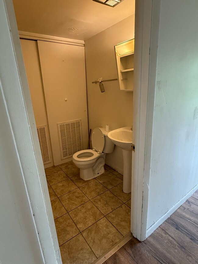 Photo - 537 W Indiana Ave