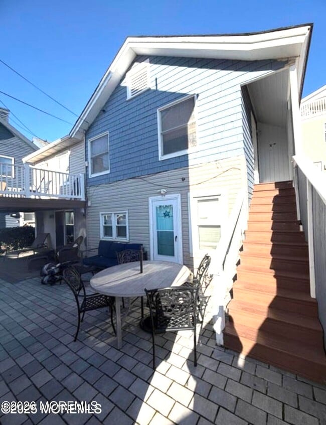 Building Photo - 60 Sherman Ave Unit B