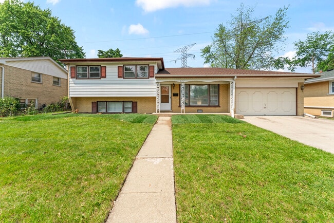 Photo - 427 Gilbert Dr House