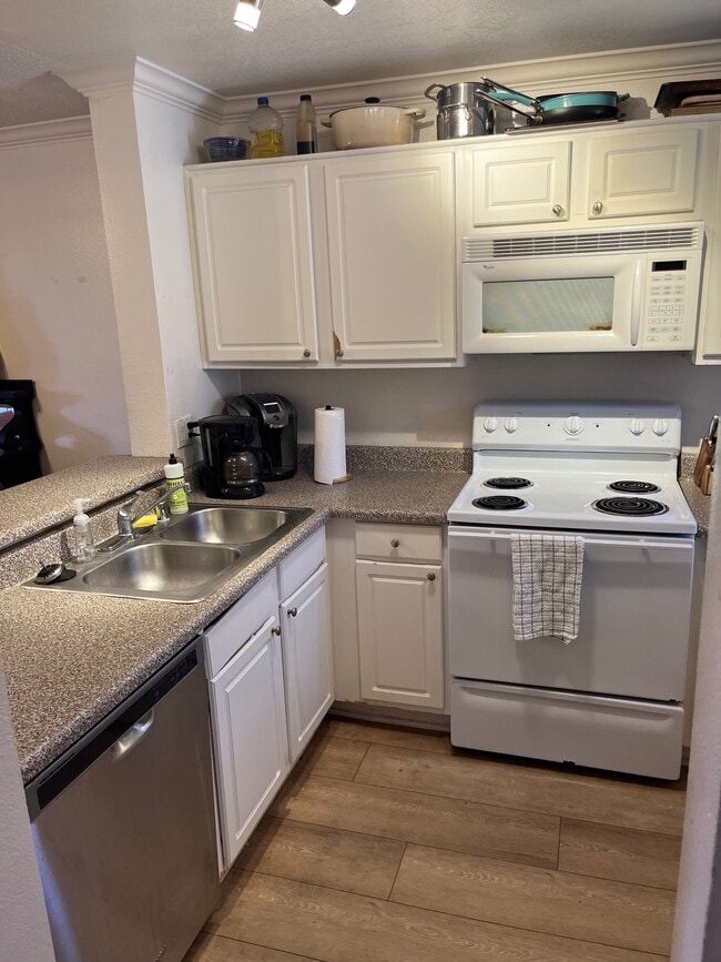 Building Photo - 7405 Charmant Dr Unit 2230