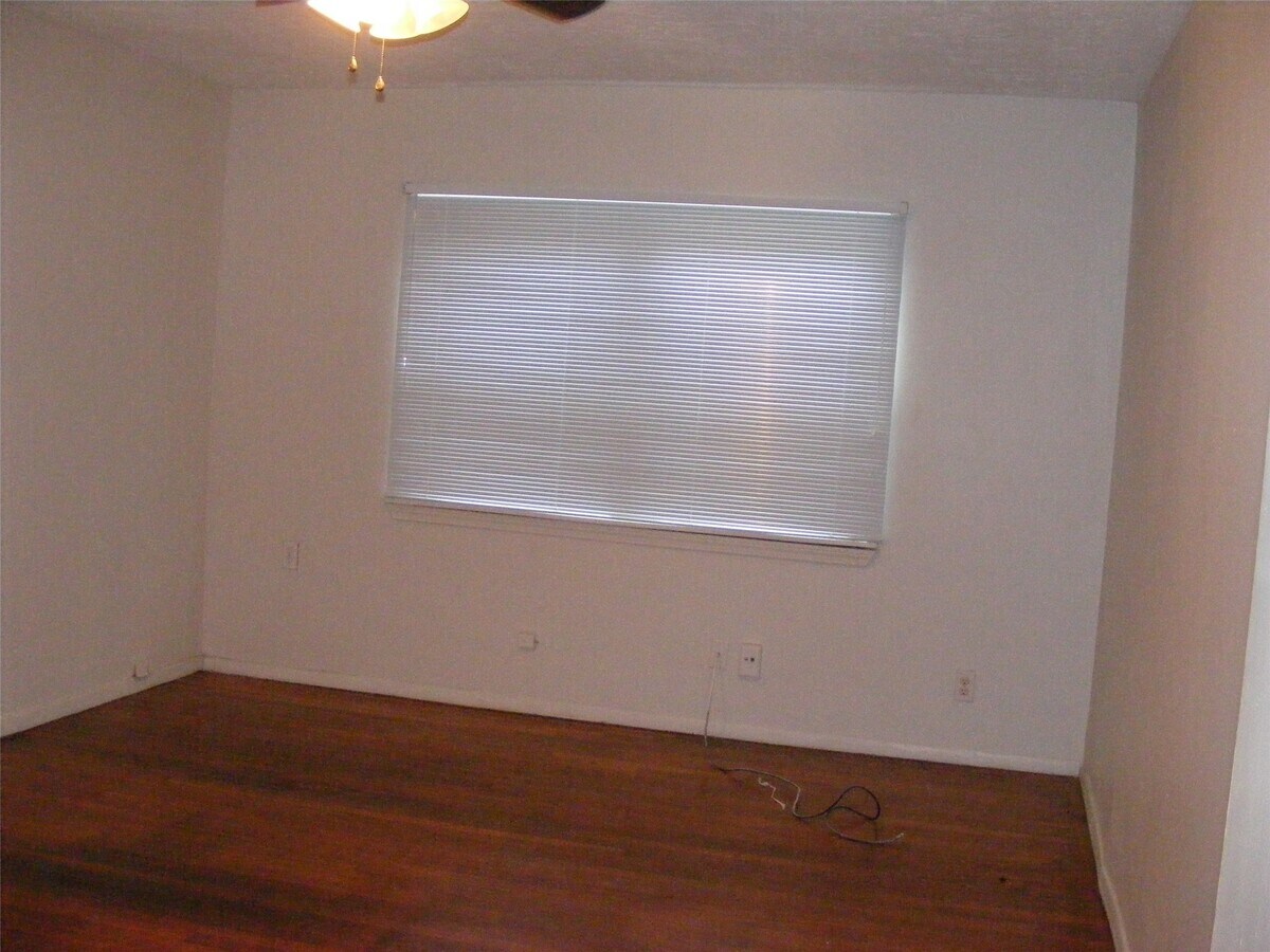 Photo - 5319 Cortelyou Ln