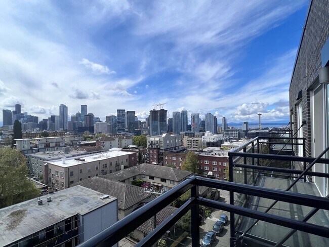 Photo - 403 Belmont Ave E Unidad 606