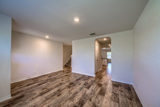 Photo - 5-BEDROOM HOME IN WESTPOINTE @ RIVERSTONE