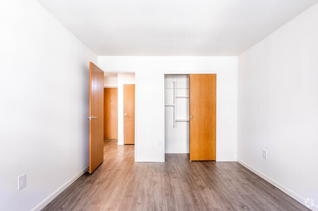 1BR, 1BA - 590SF - Bedroom