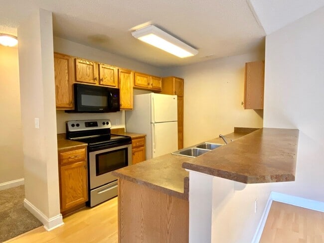 Photo - 3/2 End Unit Condo in Fletcher with Pool A...