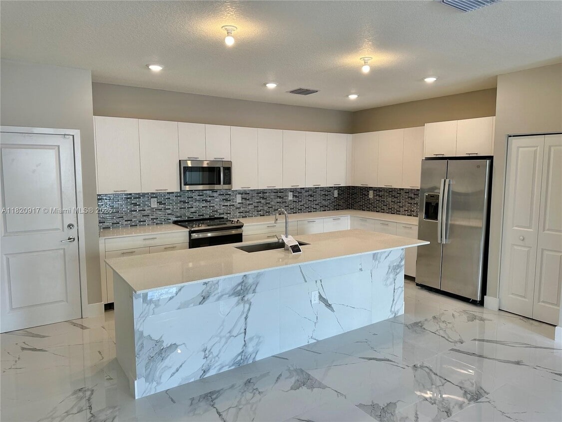 Photo - 8348 NW 43rd St (Doral, FL)
