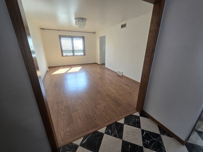 Photo - 8145 S White Oak Dr