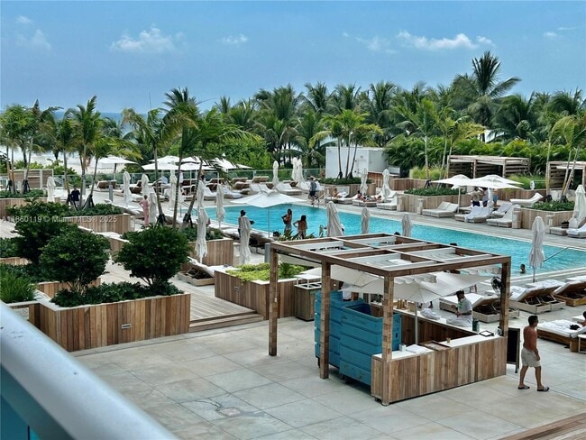 Building Photo - 2301 Collins Ave Unit 306 Rental