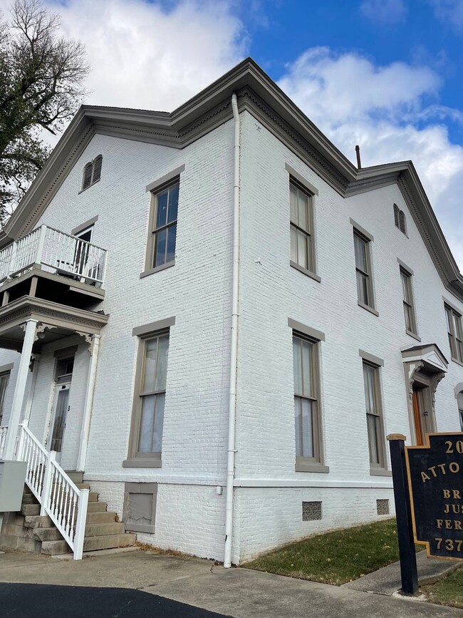 Building Photo - 204 N Mulberry St Unit 1