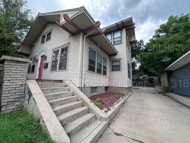 Building Photo - $875 - 3 bed 1 bath - Beautiful apartment ... Unit 3612 E 2nd St N - 3