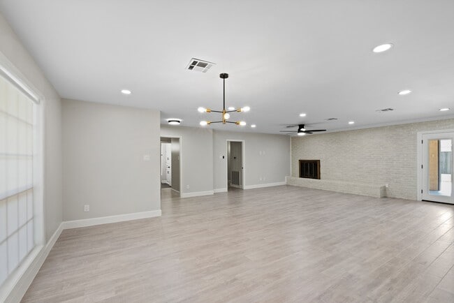Photo - 5911 Rutherglenn Dr