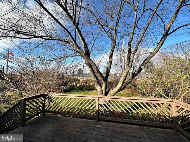 Photo - 915 Shawnee Dr