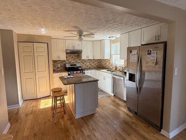 Photo - 1733 Ellenwood Dr NE