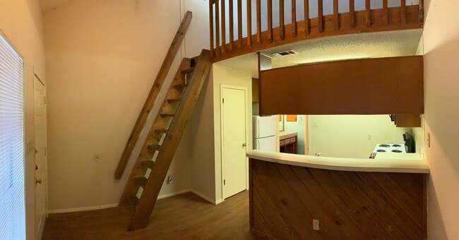 Building Photo - 2313 Longview St Unit 203