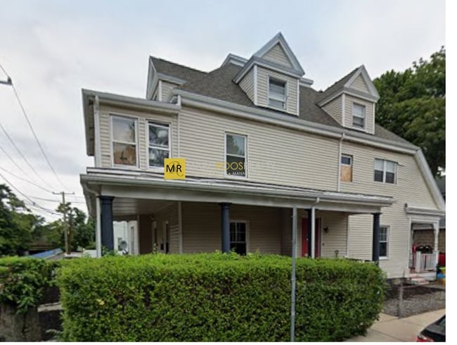 Building Photo - 30 Brooks St Unit 2