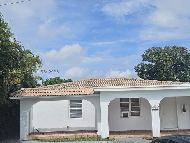 Building Photo - 526 SW 64th Ct Unit 4