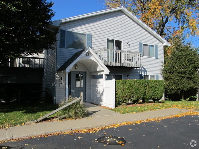 Lakewood Manor Apartments