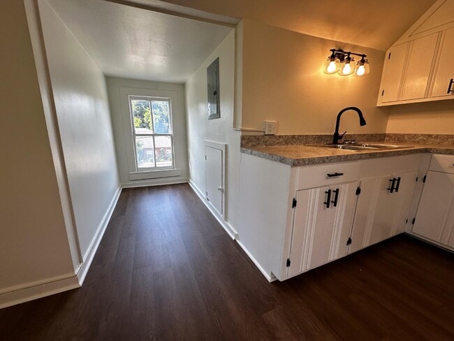 Building Photo - 210 E Ogeechee St Rental