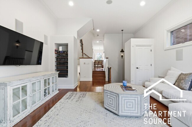 Photo - 952 N Racine Ave