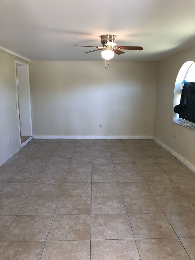 Photo - Large 5-2 house by Walmart